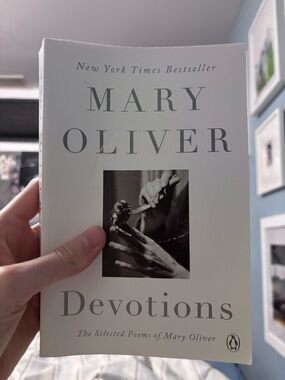 Mary Oliver — Devotions (Poetry Paperback)